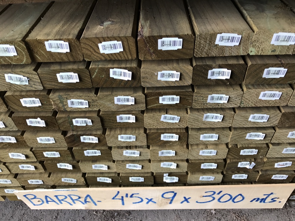 Madera de pino cepillada y tratada en autoclave