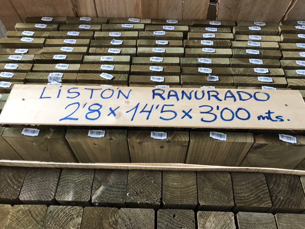 Madera de pino cepillada y tratada en autoclave
