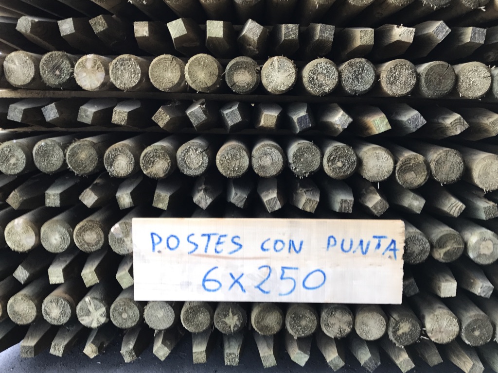 Postes de pino tratado en autoclave