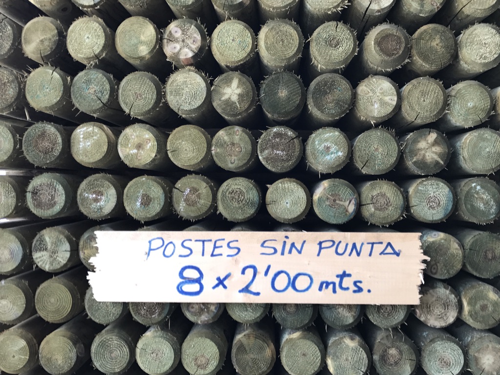 Postes de pino tratado en autoclave