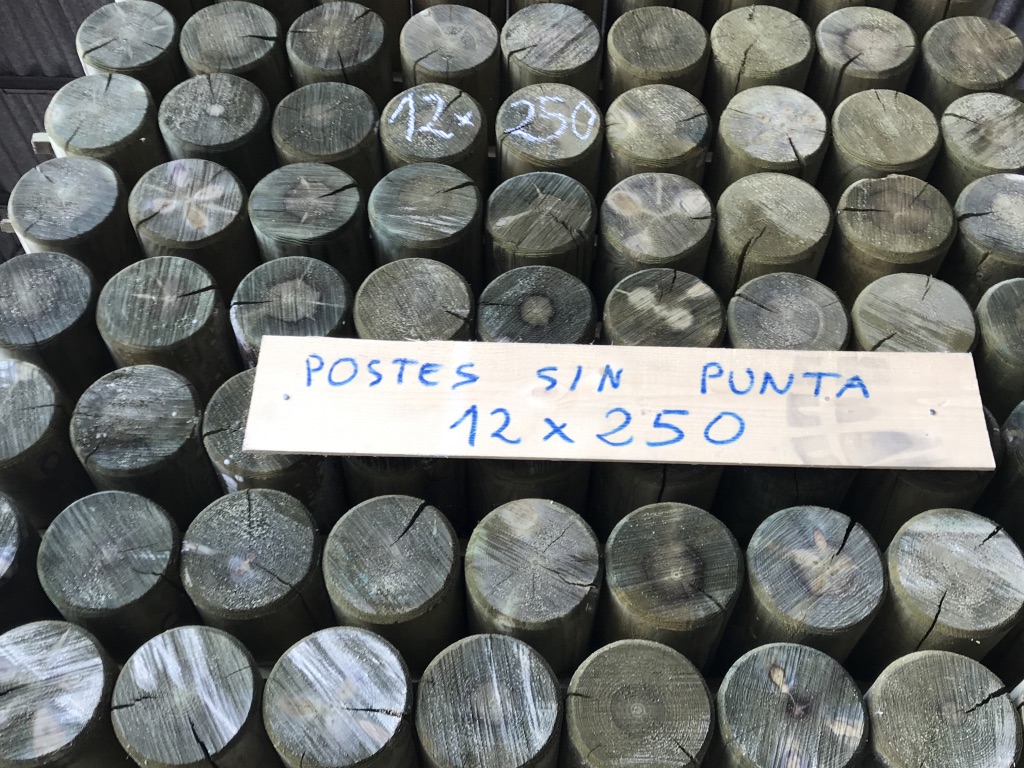 Postes de pino tratado en autoclave