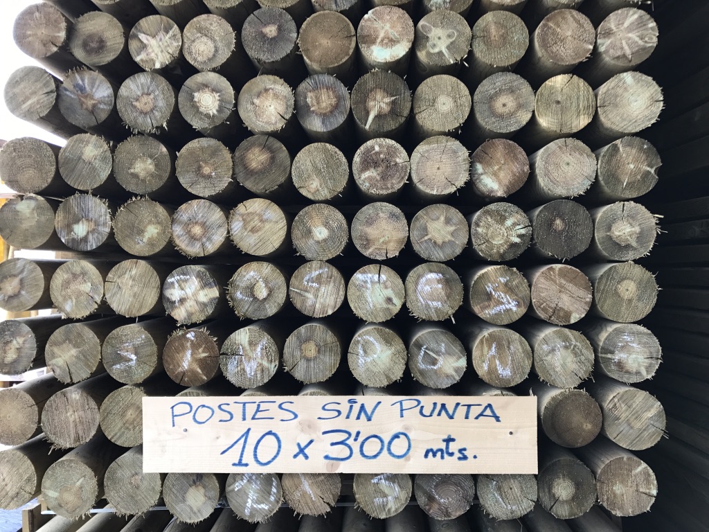 Postes de pino tratado en autoclave