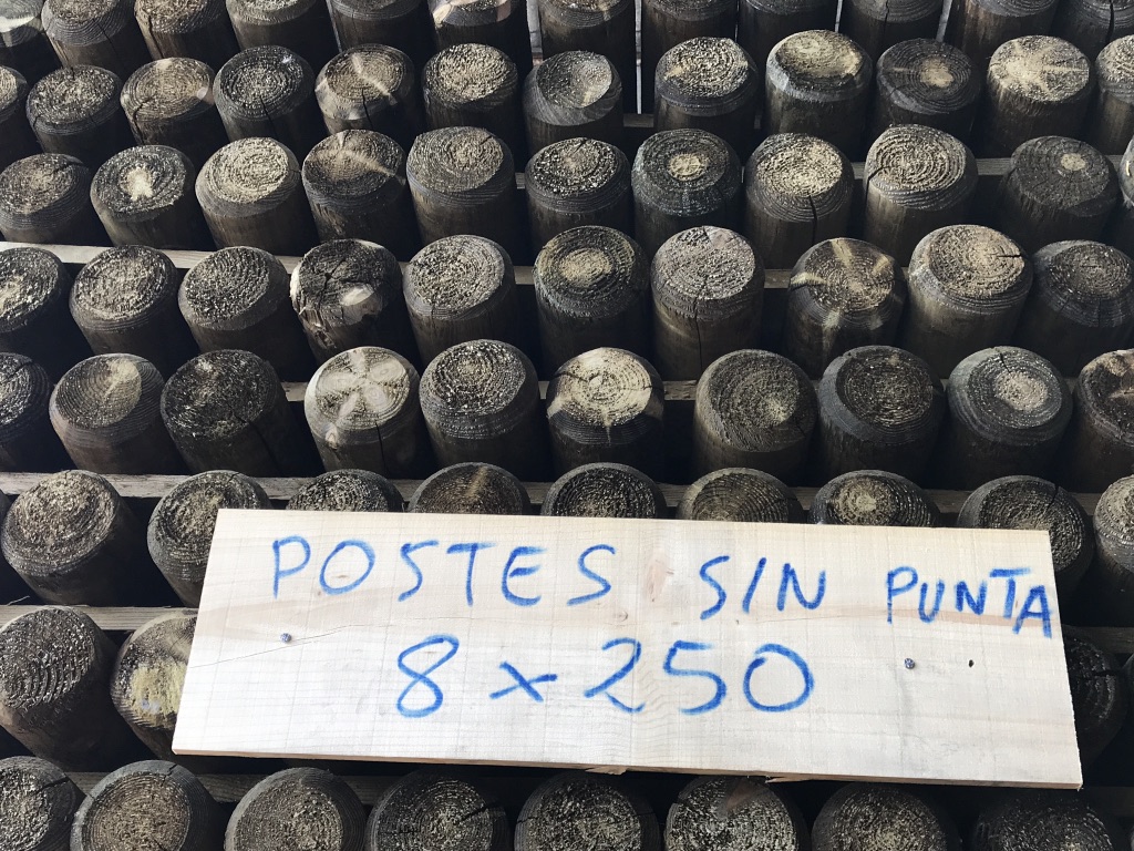 Postes de pino tratado en autoclave